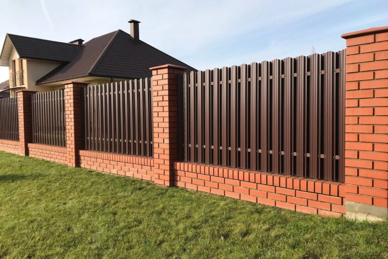 Residential Fence Installation: Complete Guide to Choosing, Installing, and Benefits